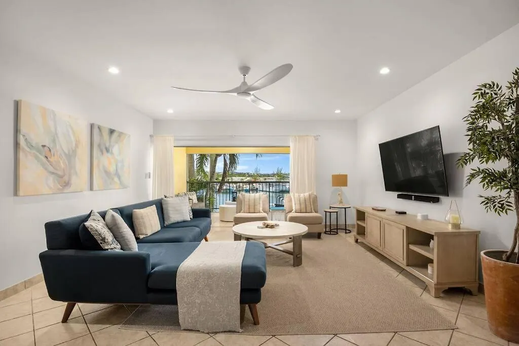 Exquisite Yacht Club Townhome The Bight Settlements 0*,  タークス・カイコス諸島