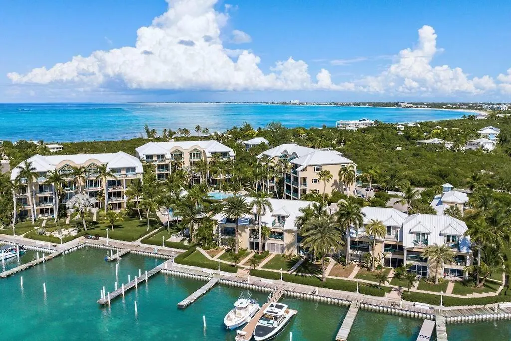 Exquisite Yacht Club Townhome The Bight Settlements アパート