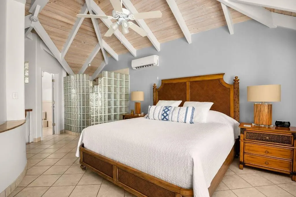 Exquisite Yacht Club Townhome The Bight Settlements アパート
